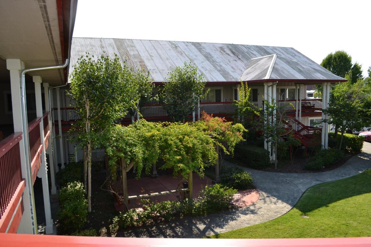 Sebastopol Inn Экстерьер фото